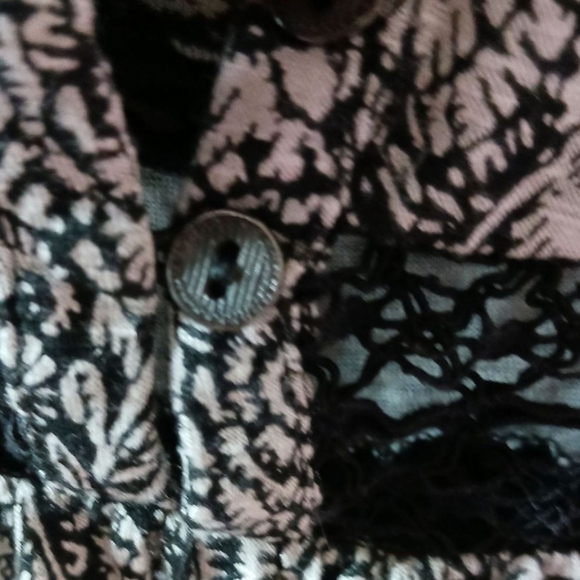 Lucky Brand Womens Cold Shoulder Top Black & White Floral Lace Trim Small - Picture 6 of 12